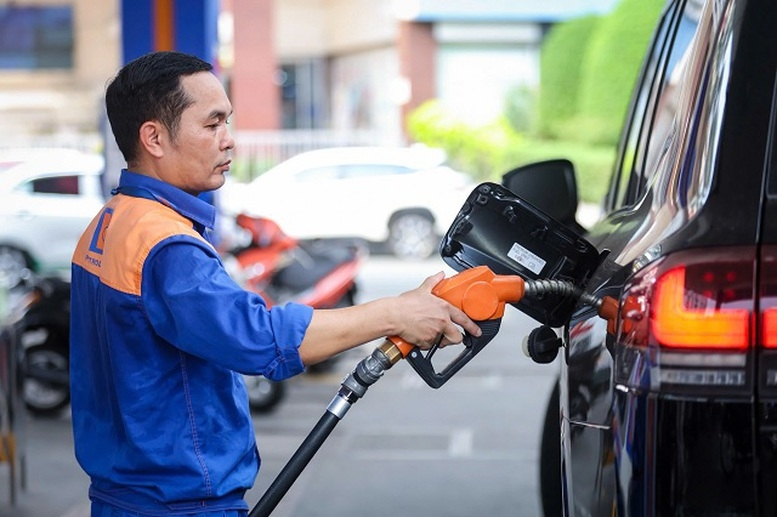 Từ 15 giờ hôm nay (22-10), giá xăng trong nước tiếp tục giảm